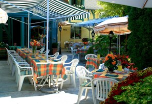 Lunch and dinner served - Hôtel Restaurant le Pan de Bois (Breviandes)