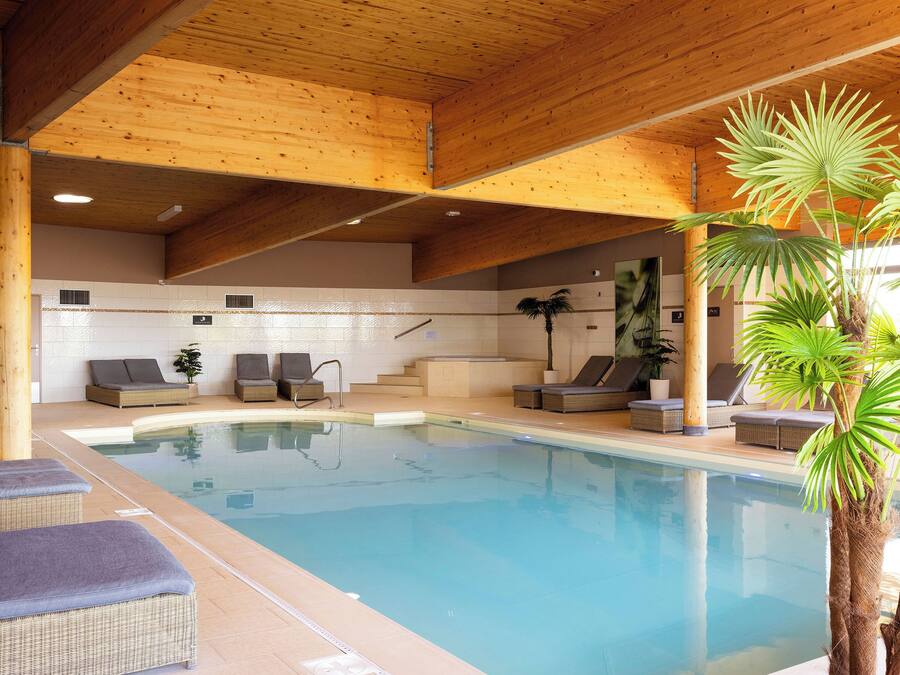 Indoor pool, pool loungers
