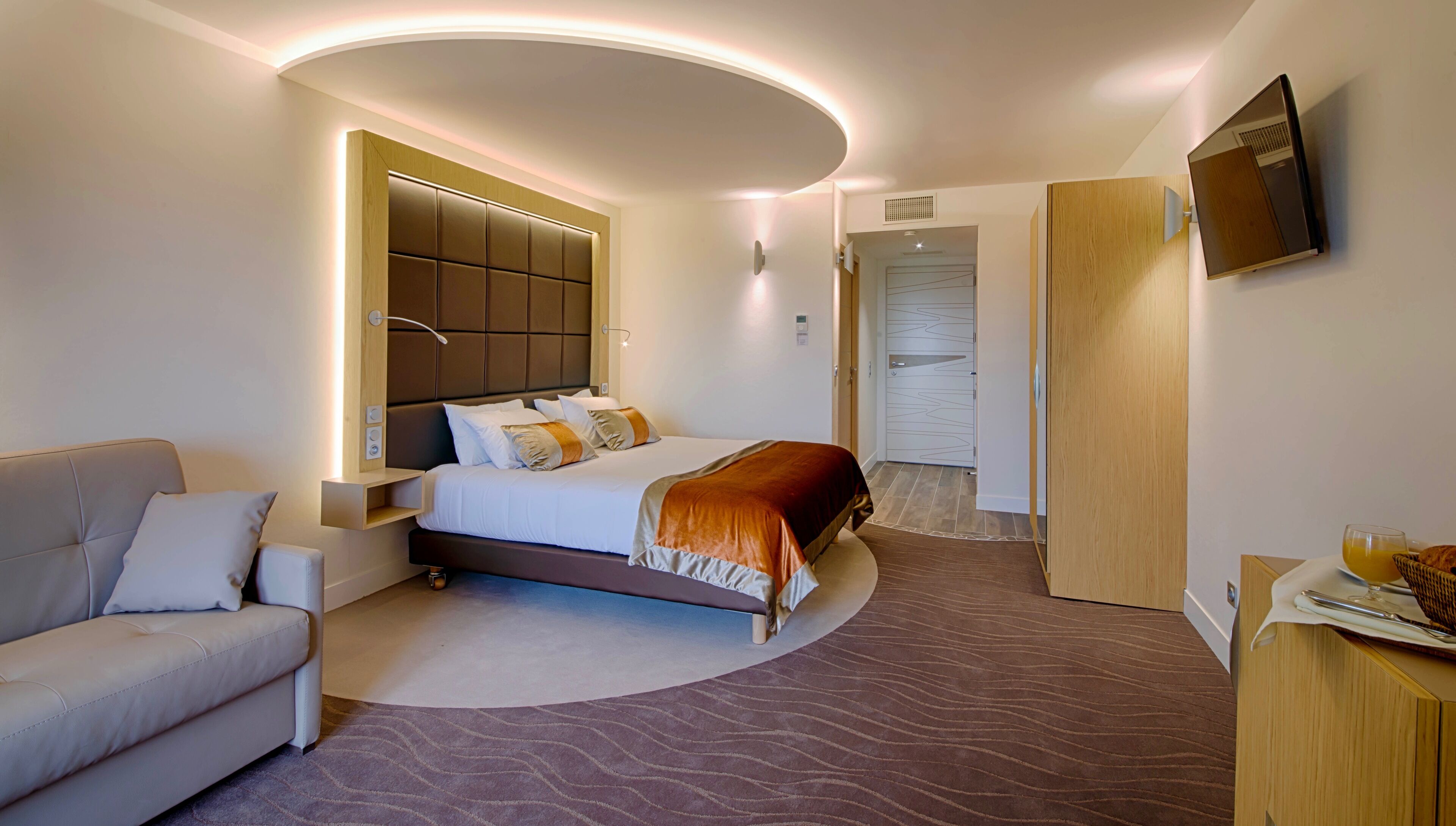 desk, blackout curtains, iron/ironing board, free wifi