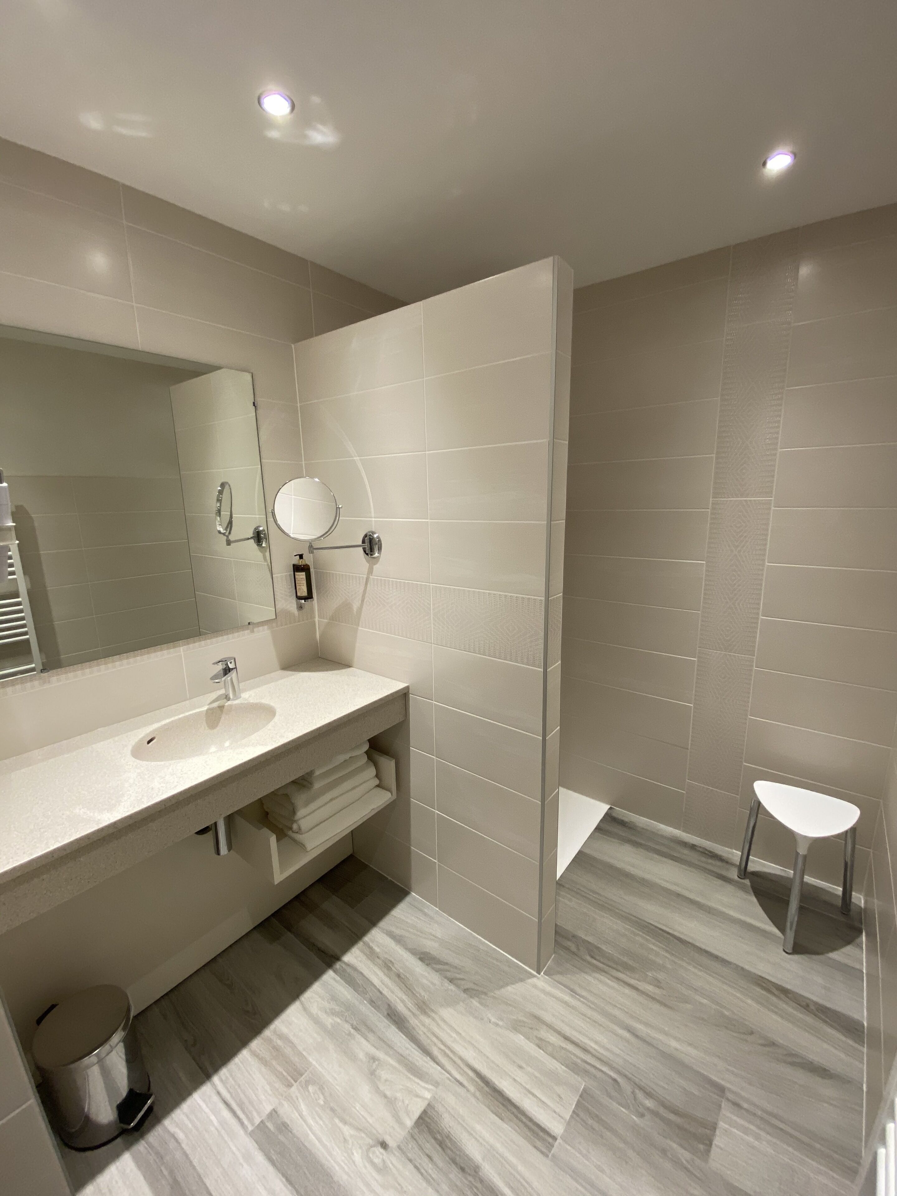 premium single room | bathroom | free toiletries, towels