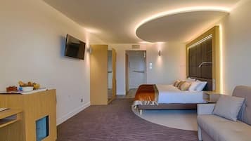 Premium Single Room, Balcony | Desk, blackout drapes, iron/ironing board, free WiFi