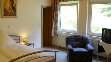 Single Room | Desk, free WiFi, bed sheets