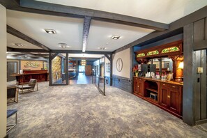 Lobby - The Seasons Lodge (Nashville)