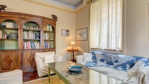 Unclassified image, 5 of 24, button - The Gloria (Rome)