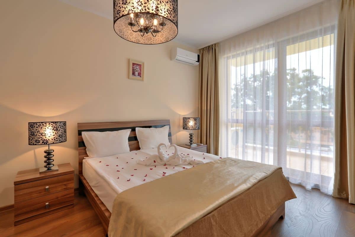2 bedrooms, soundproofing, free WiFi, bed sheets