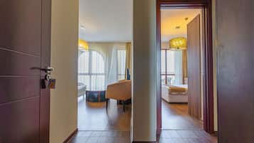 2 bedrooms, soundproofing, free WiFi, bed sheets