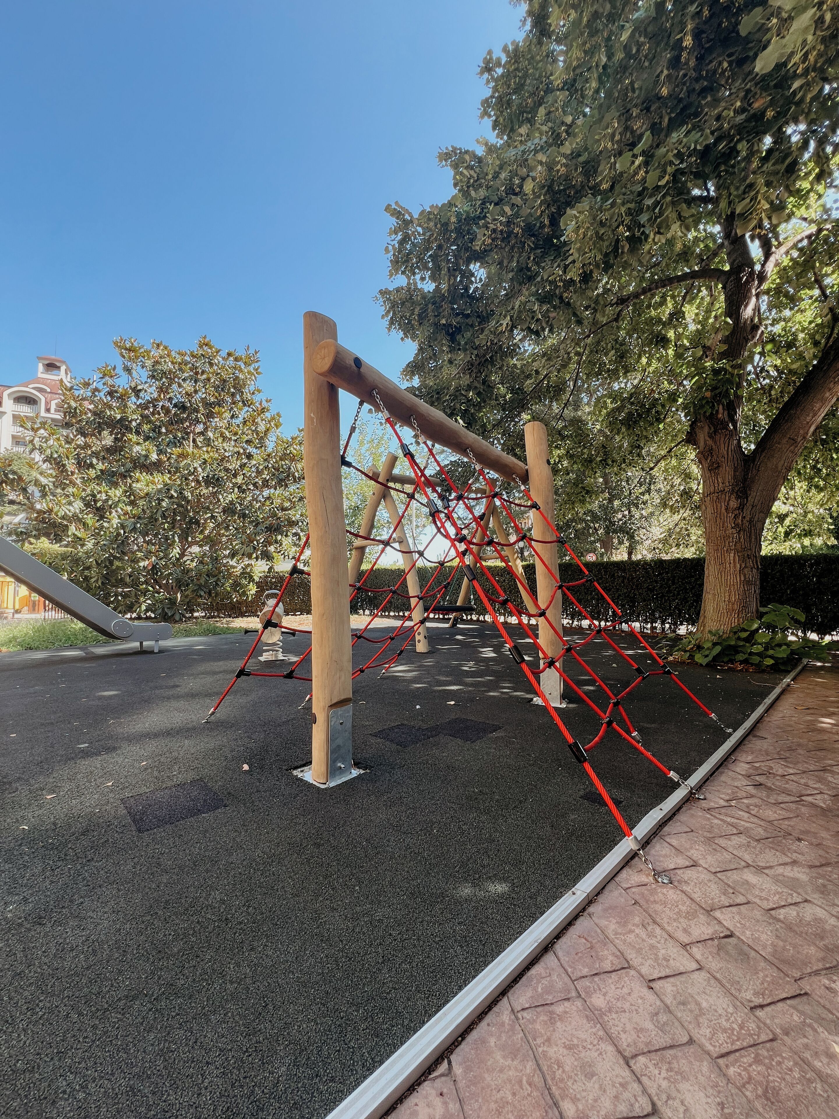 Children’s play area – outdoor