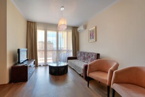 Soundproofing, free WiFi, bed sheets