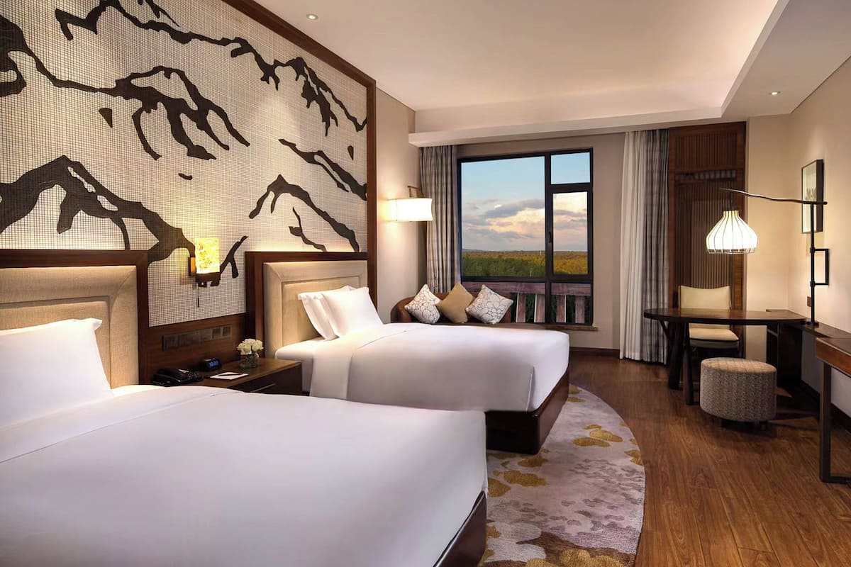 Quarto standard, 2 camas de solteiro, vista para o jardim | Roupas de cama premium, cofres nos quartos, escrivaninha