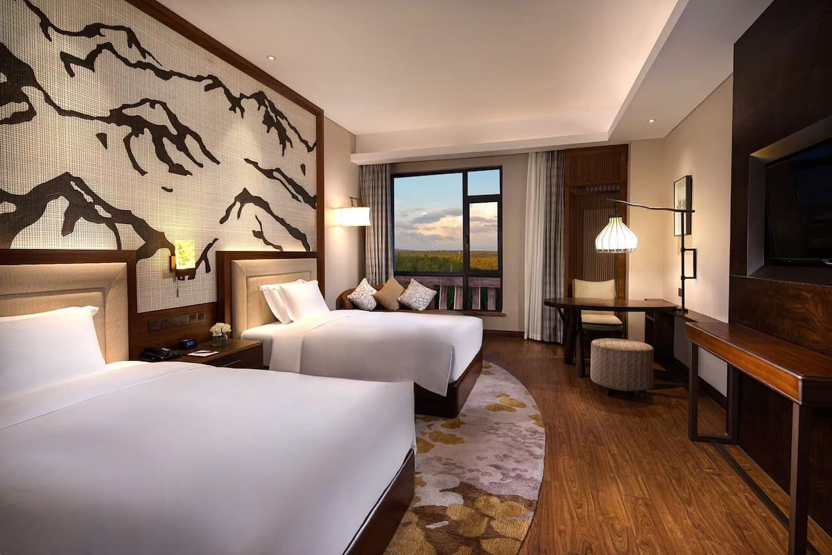 Standard Room | Premium bedding, in-room safe, desk, laptop workspace