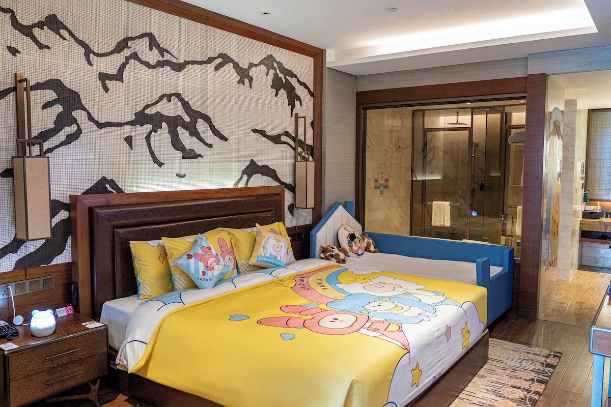 Suite, 1 Bedroom | Premium bedding, in-room safe, desk, laptop workspace