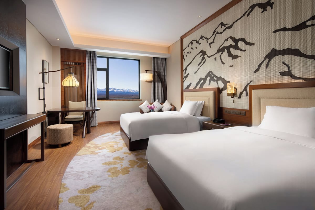 Standard Room, 2 Twin Beds, Mountain View | Premium bedding, in-room safe, desk, laptop workspace