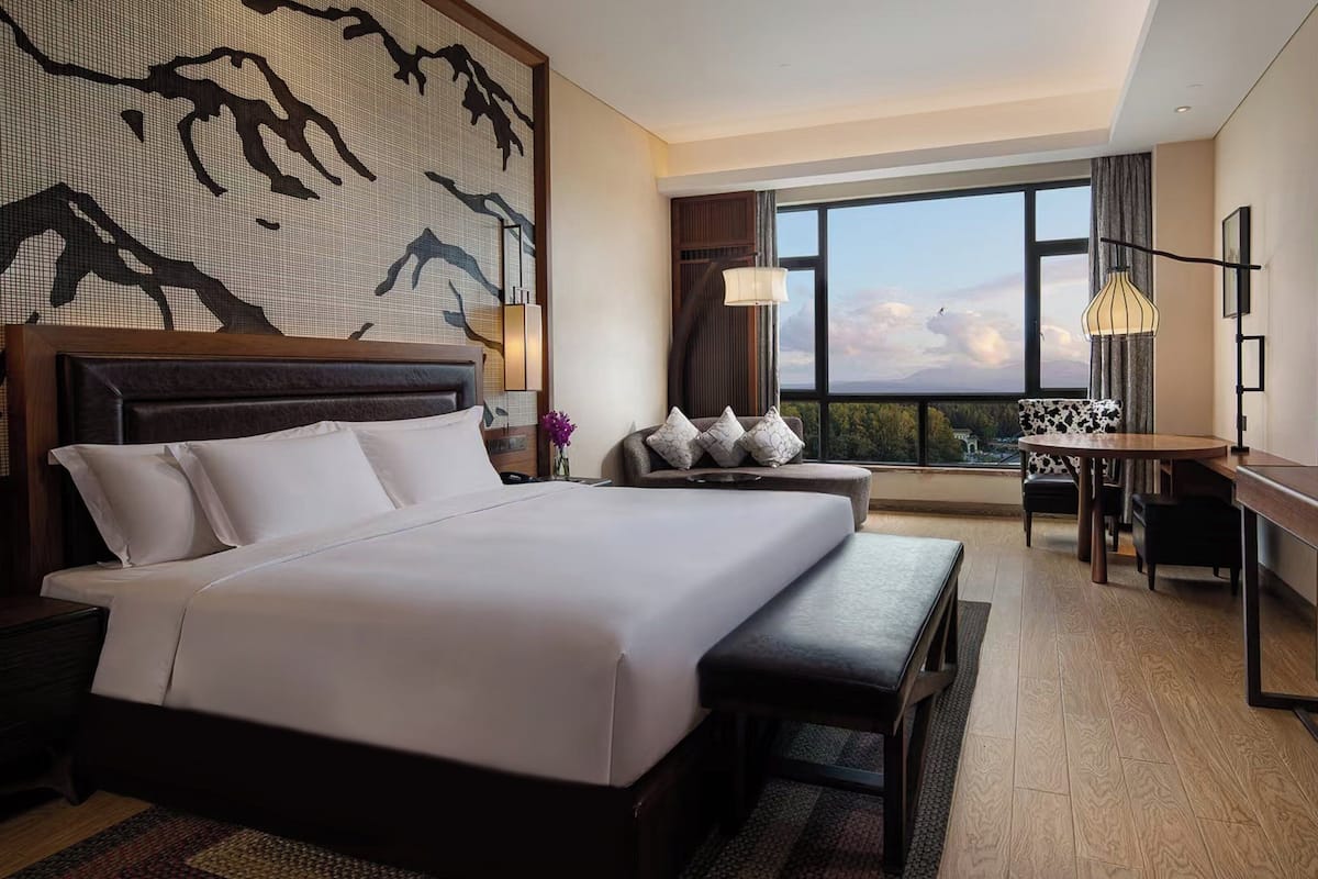 Quarto standard, 1 cama King, vista para a montanha | Roupas de cama premium, cofres nos quartos, escrivaninha