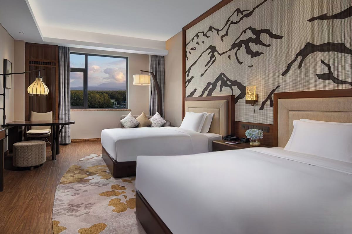 Quarto standard, 2 camas de solteiro, vista para a montanha | Roupas de cama premium, cofres nos quartos, escrivaninha