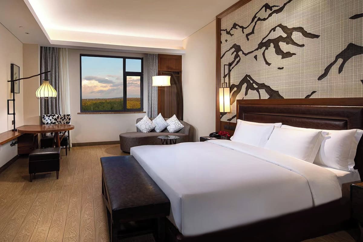 Quarto standard, 1 cama King, vista para o jardim | Roupas de cama premium, cofres nos quartos, escrivaninha