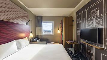 Minibar, coffres-forts dans les chambres, bureau, rideaux occultants