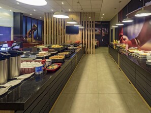 Desayuno buffet todos los días (con cargo)