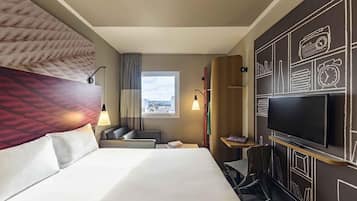 Standard Room, Multiple Beds | Minibar, in-room safe, desk, blackout drapes