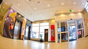 A modern lobby with an elevator, a reception desk, and a large window. - ibis Jacarei (Jacarei)