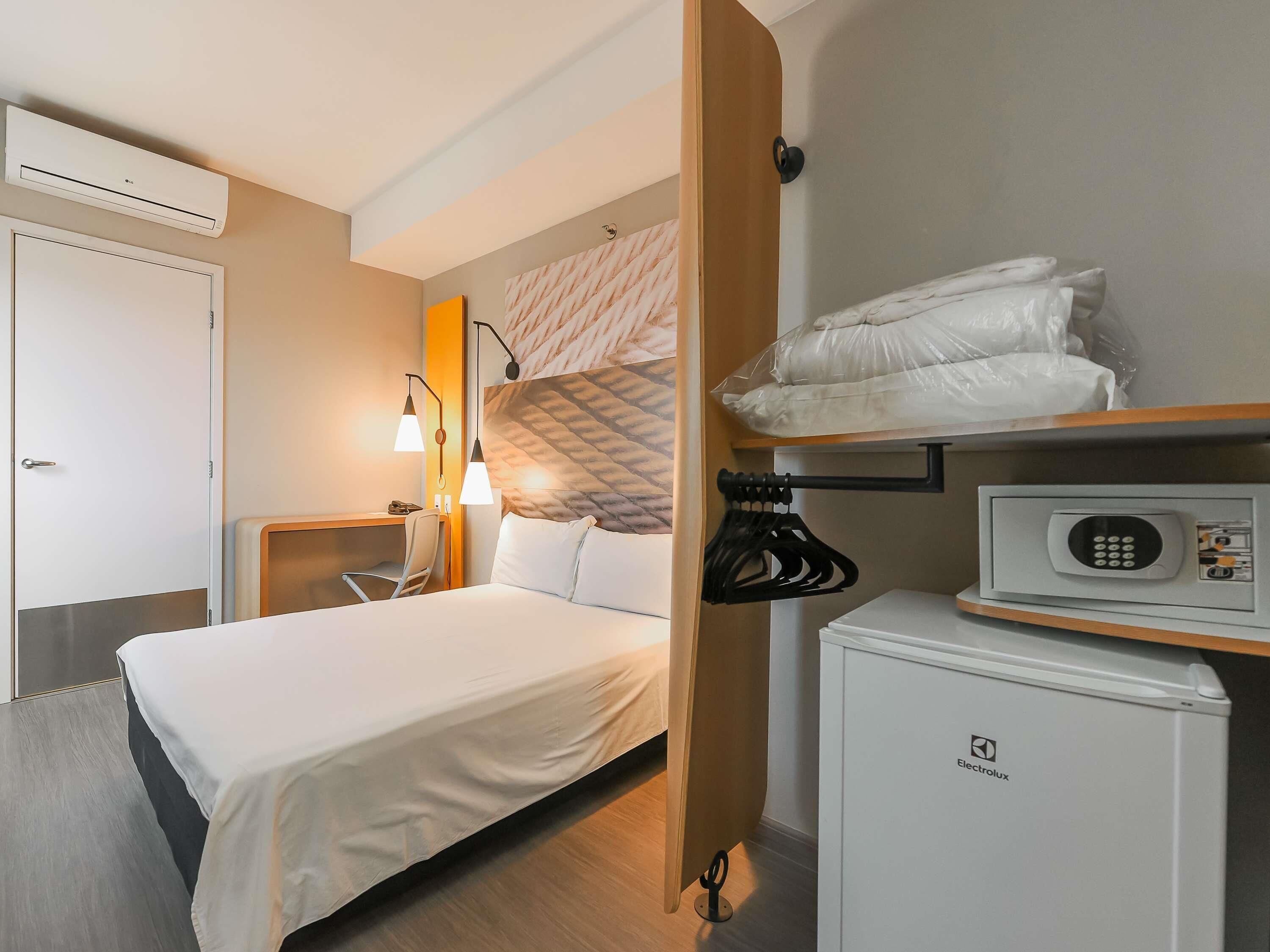 standard apartment, 1 double bed | minibar, in-room safe, desk, blackout curtains