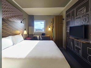 標準公寓, 1 張標準雙  人床 | 迷你吧、客房內保險箱、書桌、遮光布/窗簾