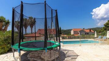 สระว่ายน้ำ