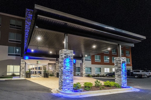 Holiday Inn Express & Suites Commerce by IHG