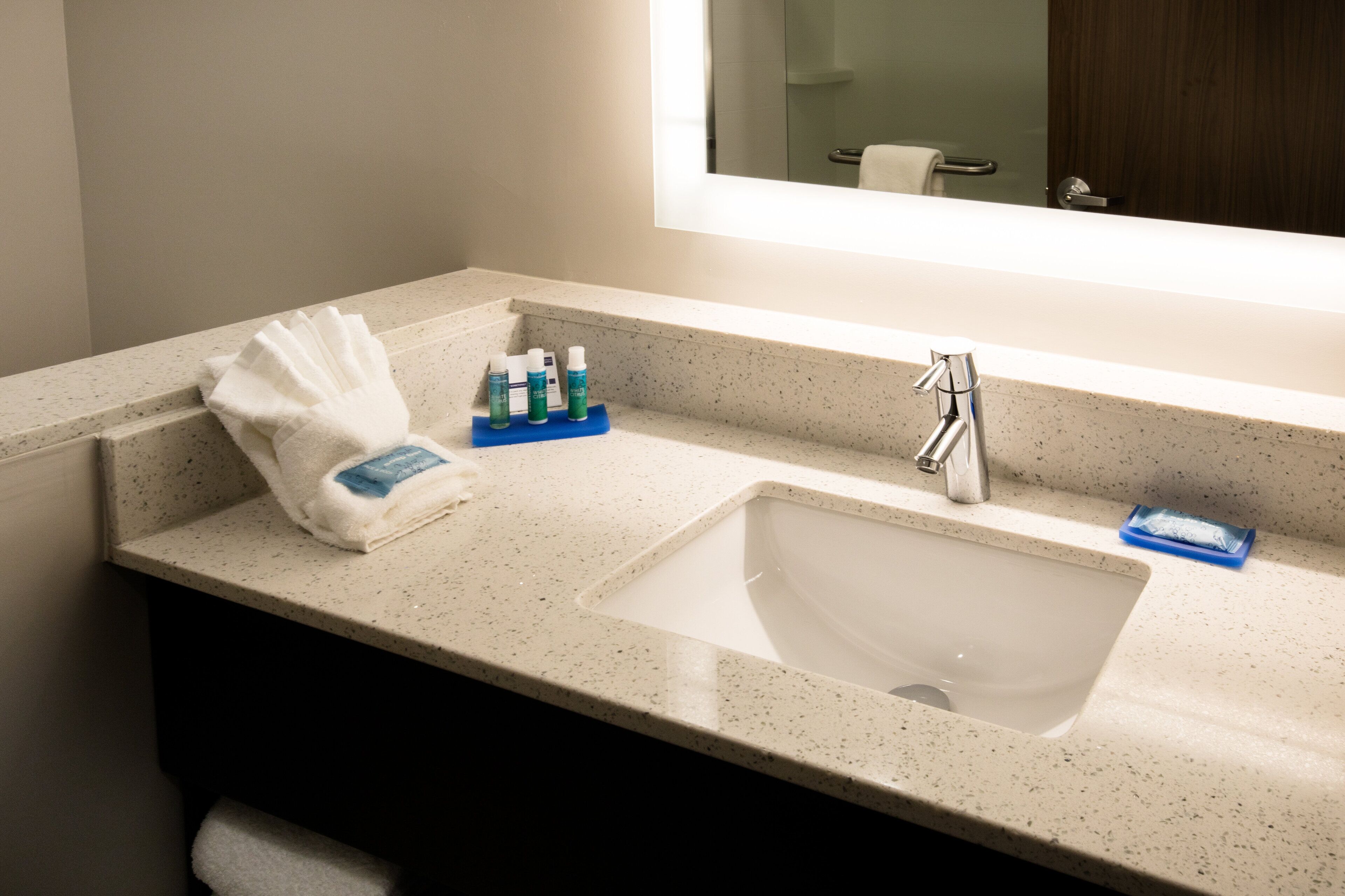 suite, multiple beds | room amenity
