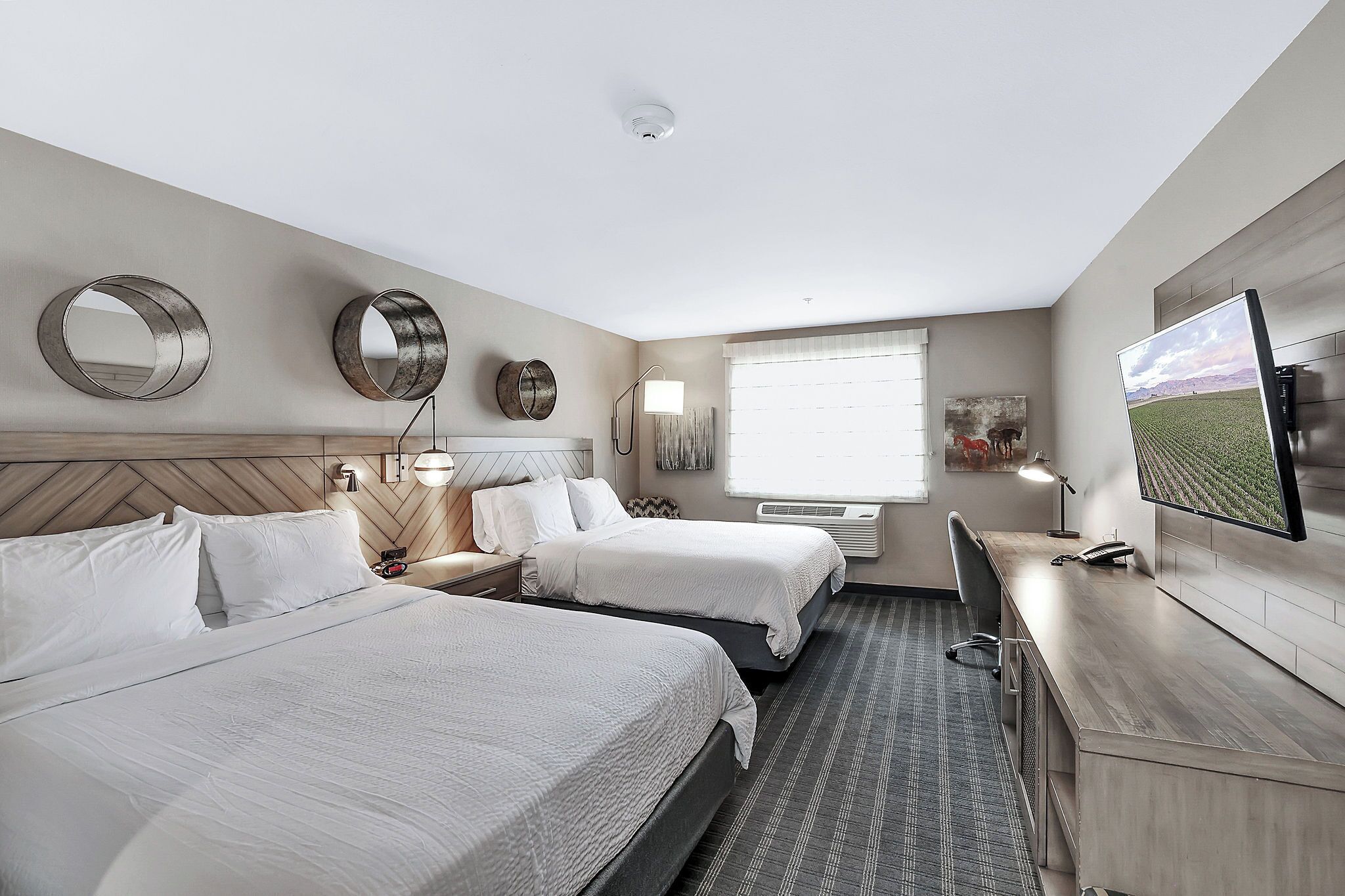 Desk, laptop workspace, iron/ironing board, free WiFi