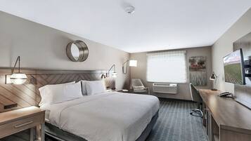 Desk, laptop workspace, iron/ironing board, free WiFi