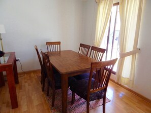 Casa estándar, 3 habitaciones, baño privado | Servicio a la habitación