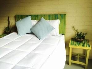 Basic Double Room, 1 Bedroom, Shared Bathroom, Mountain View | 1 bedroom, desk, iron/ironing board, free WiFi