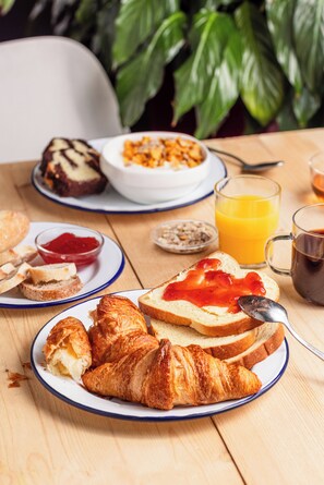 Frokostbuffé hver dag (mot et tillegg)