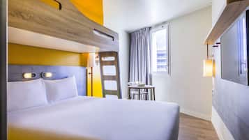 Triple Room, Multiple Beds | Premium bedding, desk, soundproofing, iron/ironing board