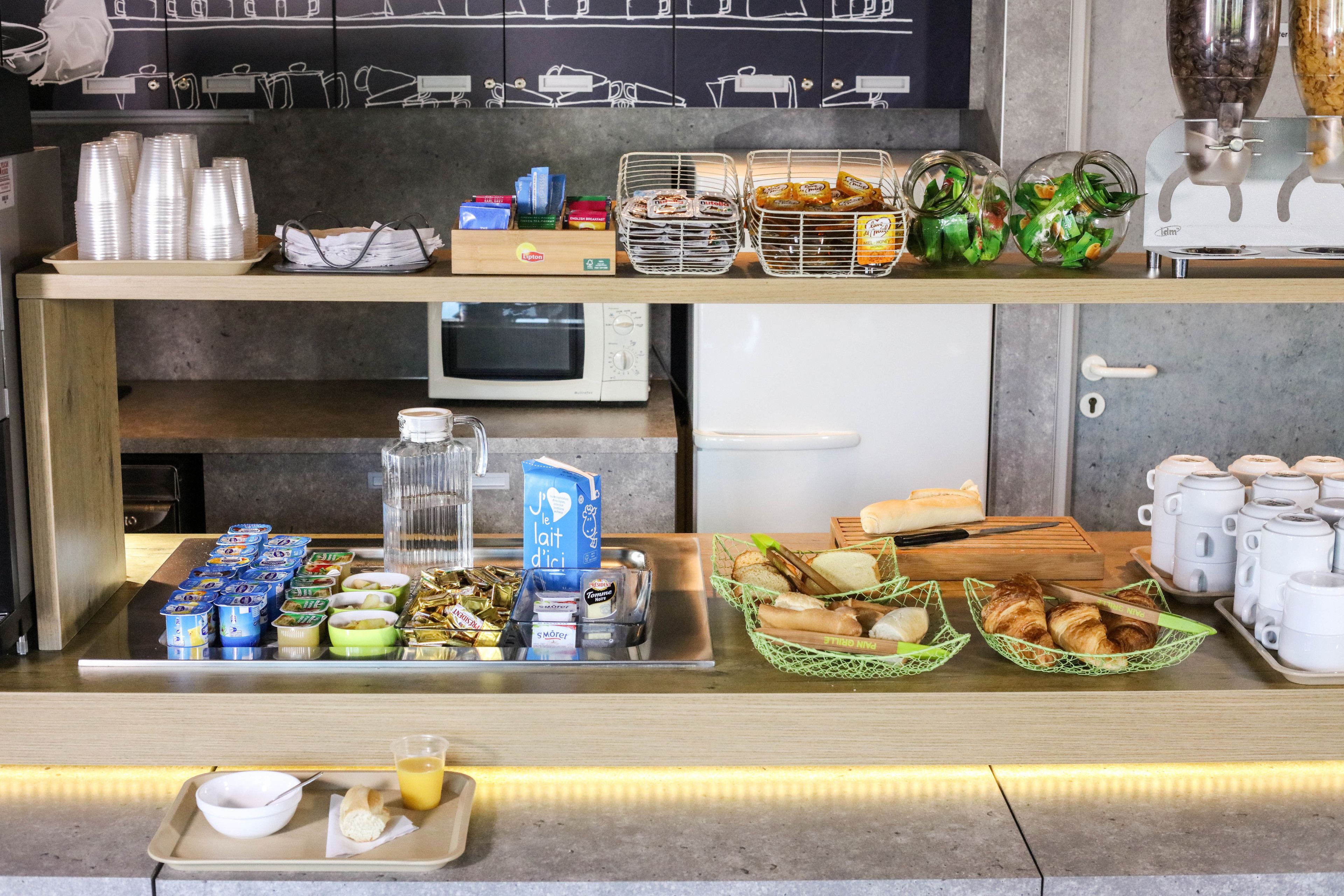 daily continental breakfast (eur 8.90 per person)