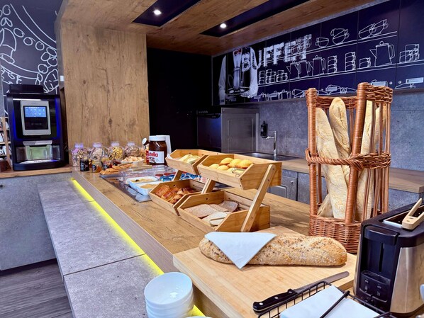 Petit déjeuner continental servi tous les jours en supplément