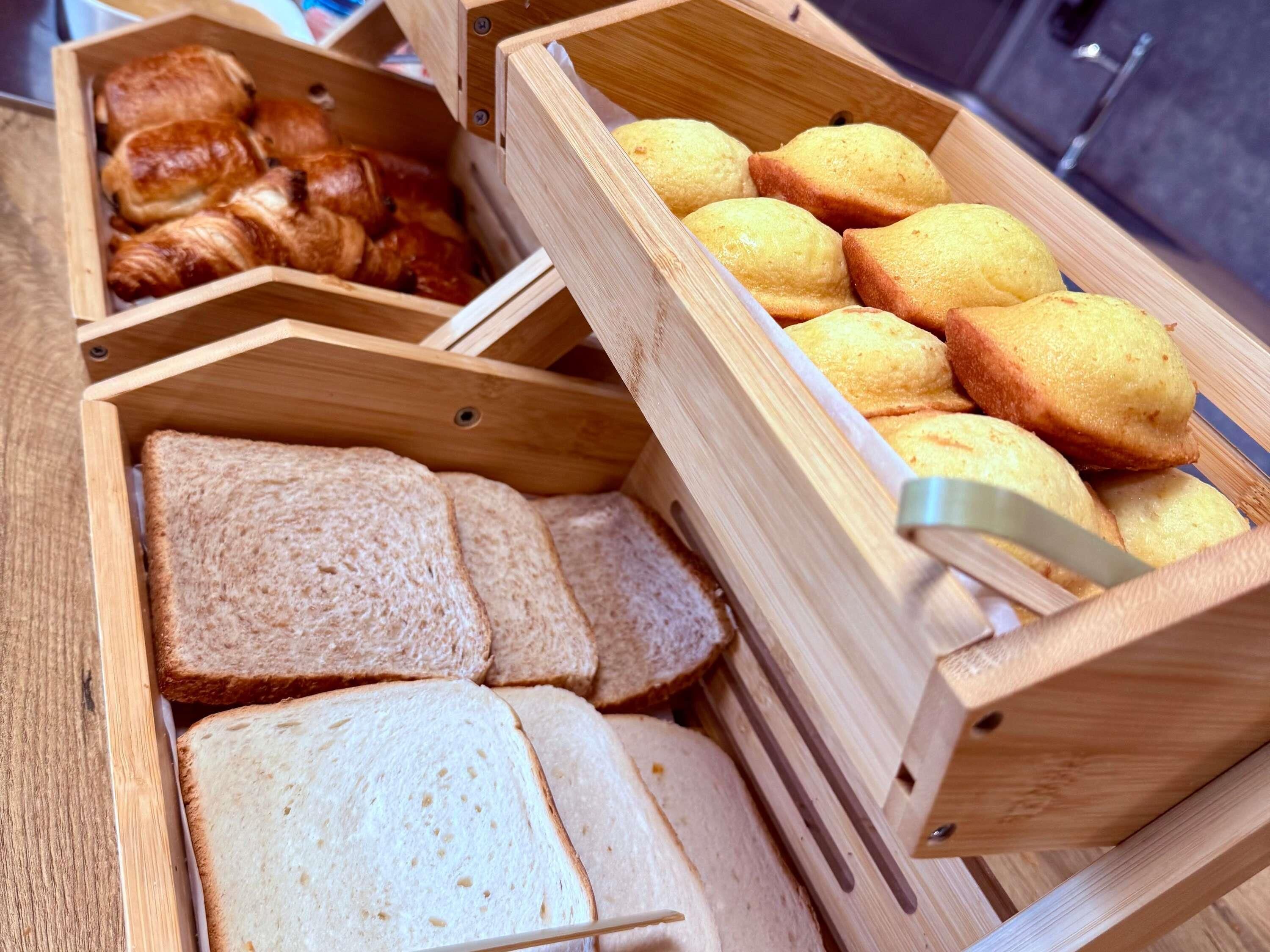 daily continental breakfast (eur 8.90 per person)