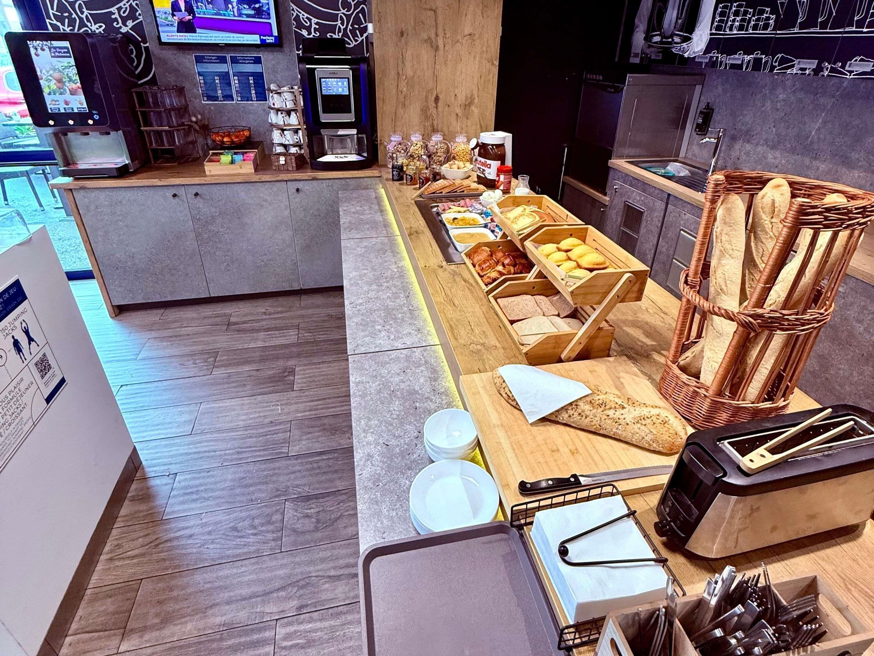 Petit déjeuner continental servi tous les jours en supplément