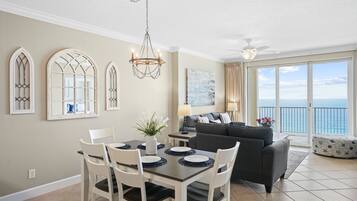 Condo, 2 Bedrooms, Ocean View (1504) | In-room dining