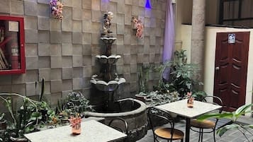 Fjölskylduherbergi - mörg rúm | Verönd/útipallur