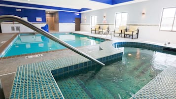 Una piscina cubierta