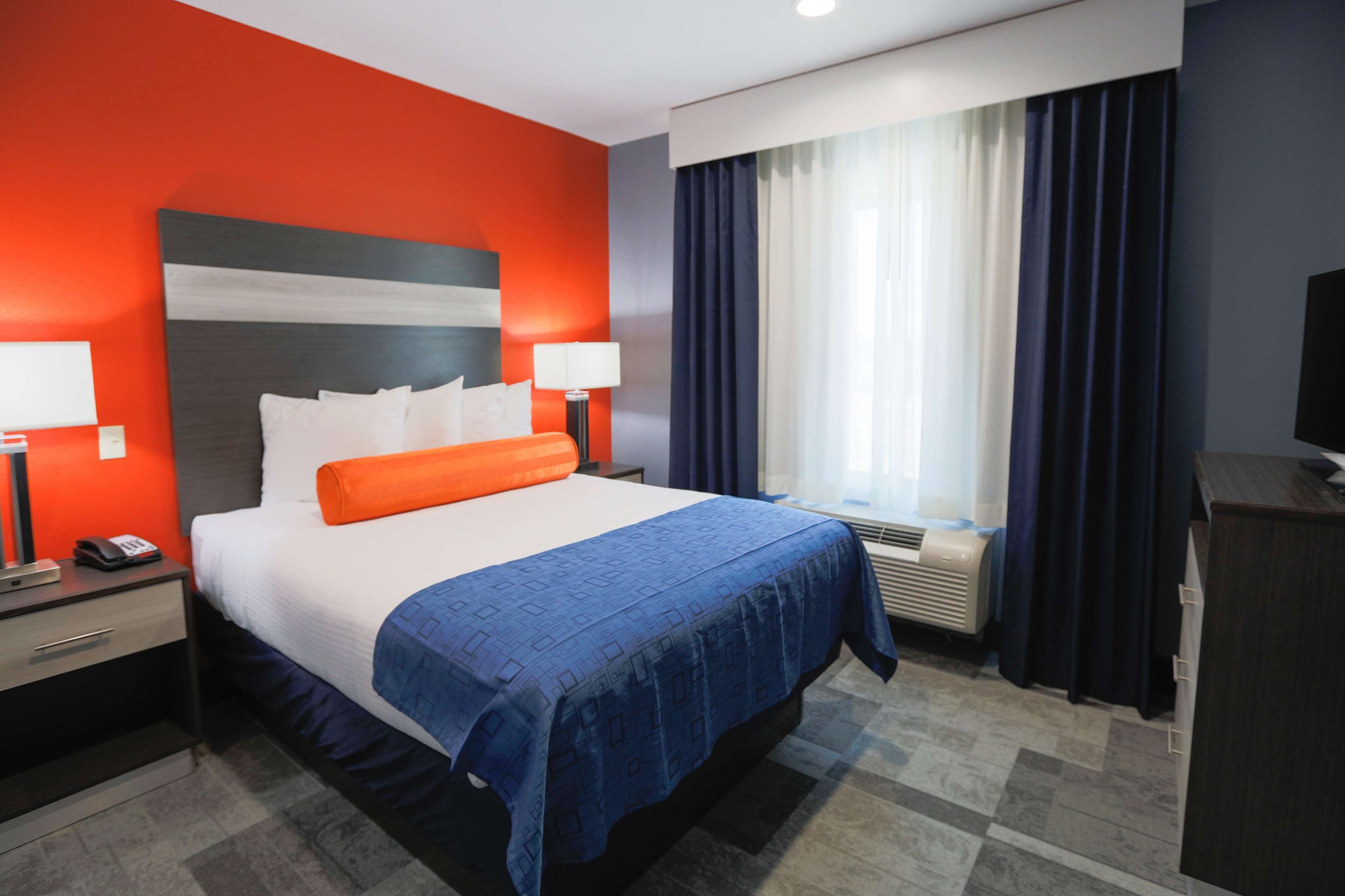 suite, multiple beds, non smoking, kitchenette | premium bedding, pillow-top beds, in-room safe, desk