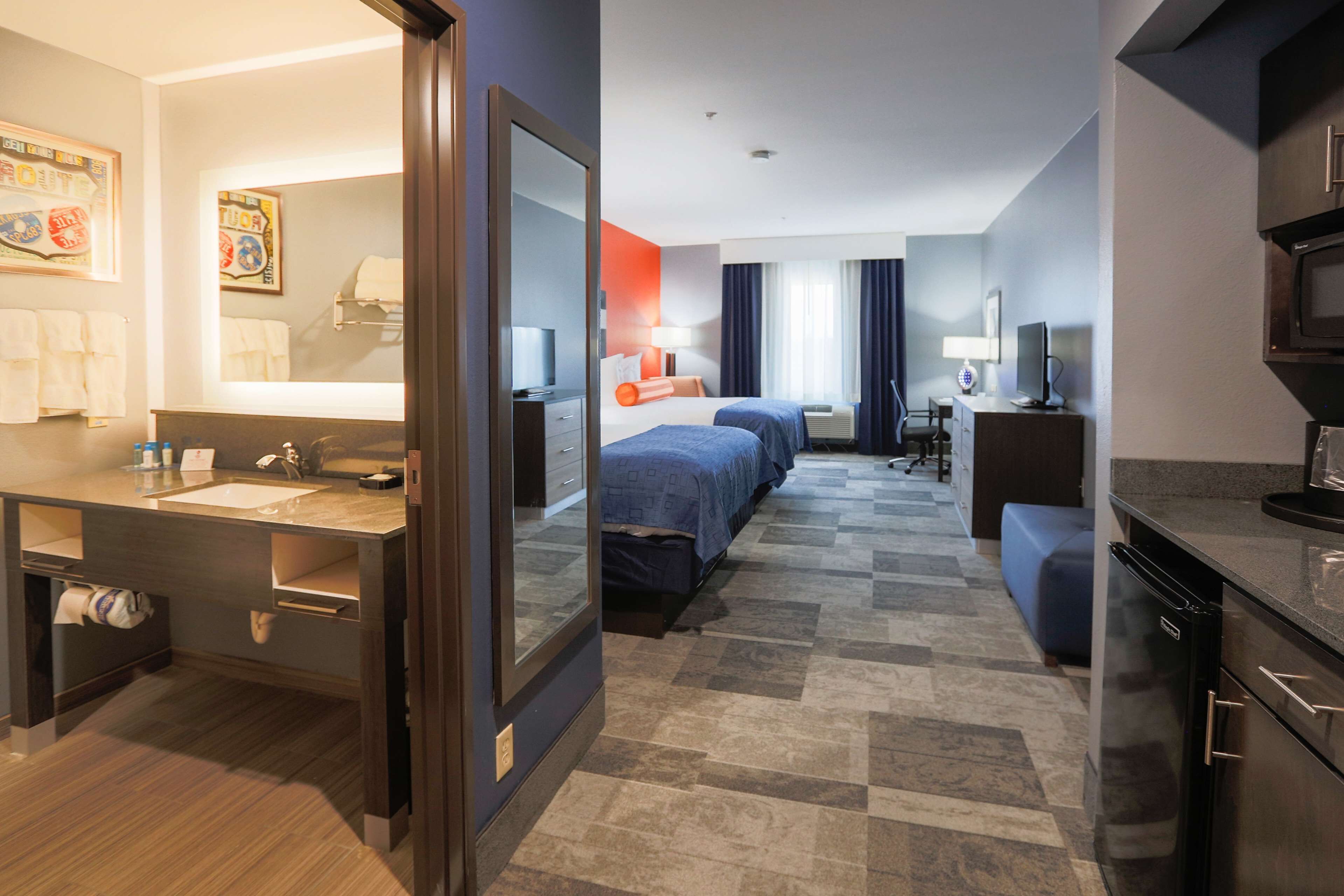 Premium bedding, pillowtop beds, in-room safe, desk