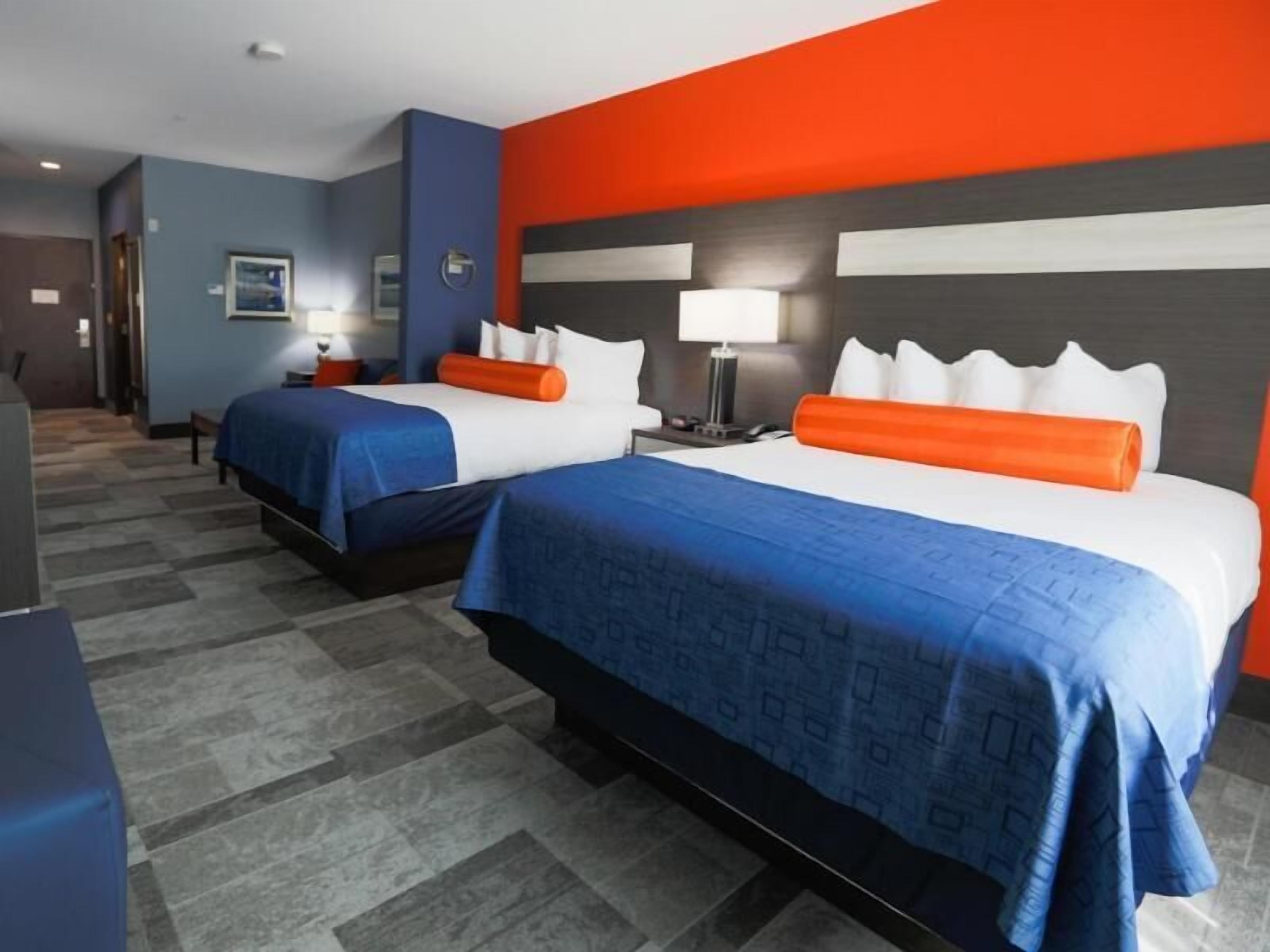 Premium bedding, pillowtop beds, in-room safe, desk