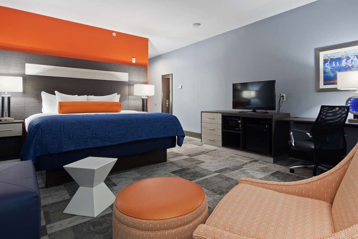 Premium bedding, pillowtop beds, in-room safe, desk