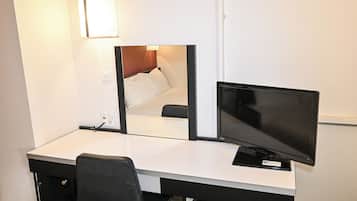 Deluxe Double Room, Non Smoking | Desk, blackout drapes, iron/ironing board, free WiFi