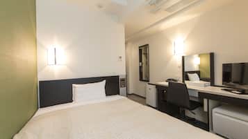 Run of the House for 2, Smoking | Desk, blackout drapes, iron/ironing board, free WiFi