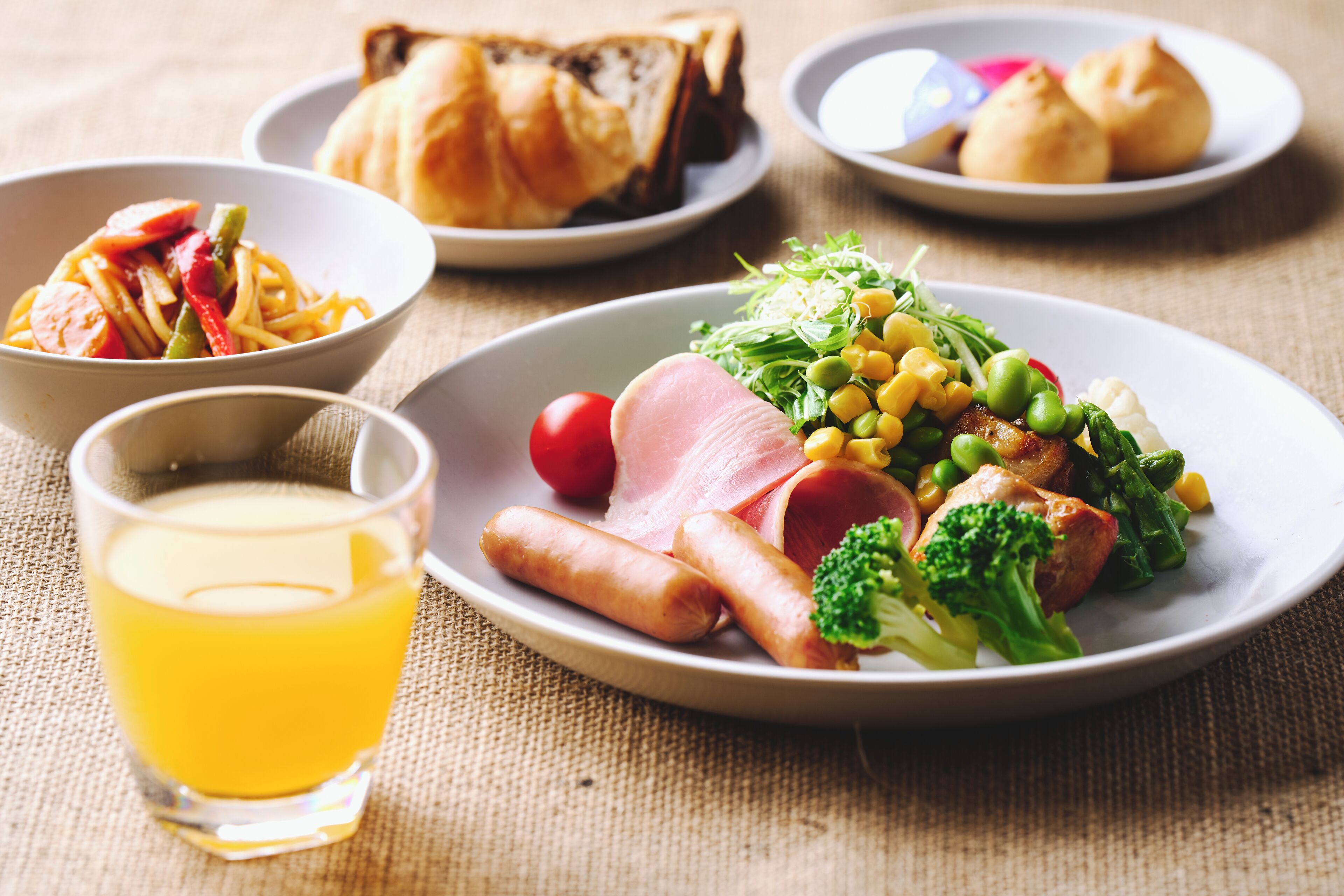 daily buffet breakfast (jpy 1430 per person)