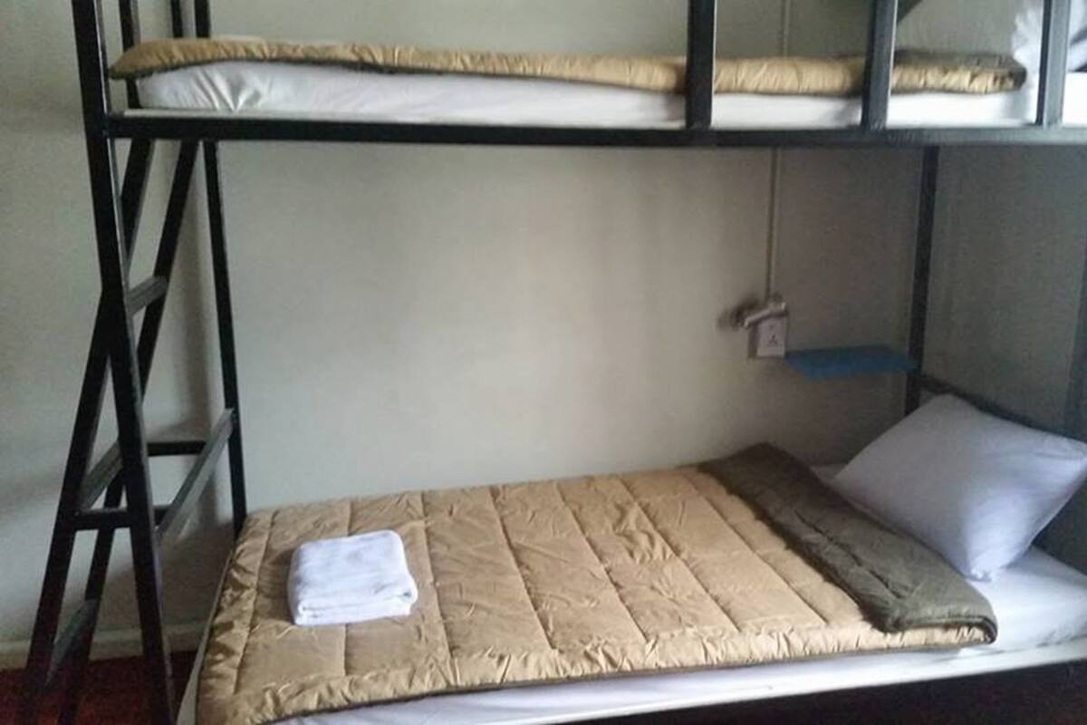 12 Mixed  Beds Dorm A/C | 免费 WiFi