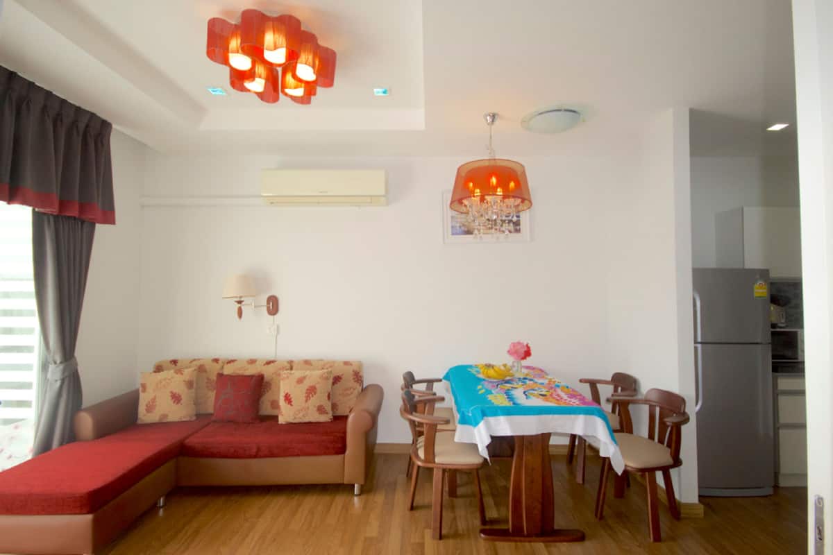 Quarto casal básico, 1 quarto, vista para o mar | Sala de estar | TV de tela plana